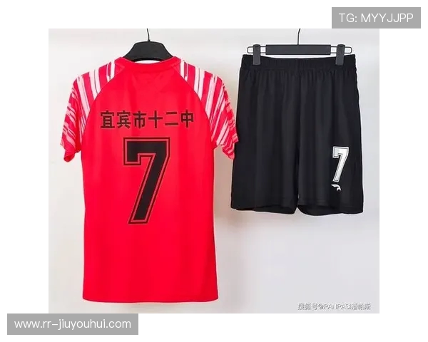 今朝足球俱乐部激战正酣 展现青春风采与团队协作拼搏精神