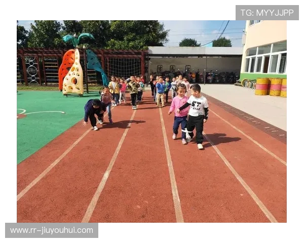 《马老师与足球少年们的成长之路：从草根到顶级联赛的奋斗与梦想》